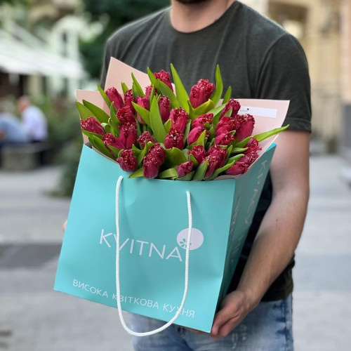 31 тюльпан у букеті «Бахромчастий тюльпан»