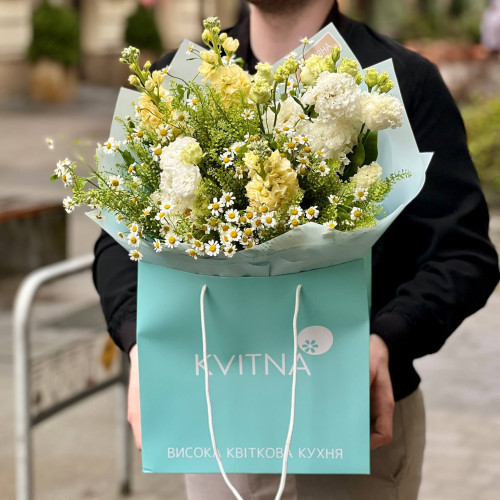 Польовий букет з танацетумом та еустомою «Ранкова роса»