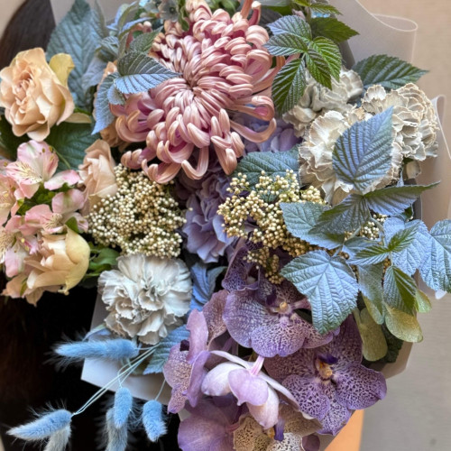 Пастельний букет з хризантемою «Туманний Львів»