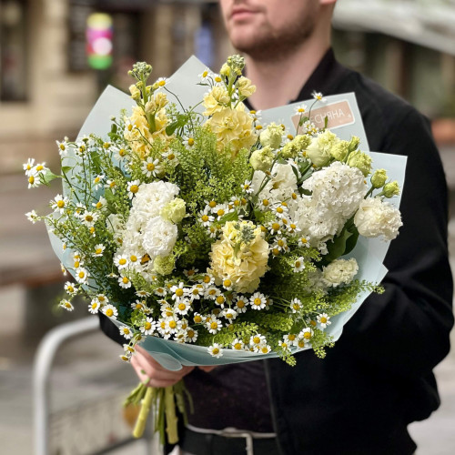 Польовий букет з танацетумом та еустомою «Ранкова роса»