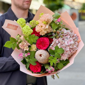 Персиково-червоний букет «Екзотична мелодія»