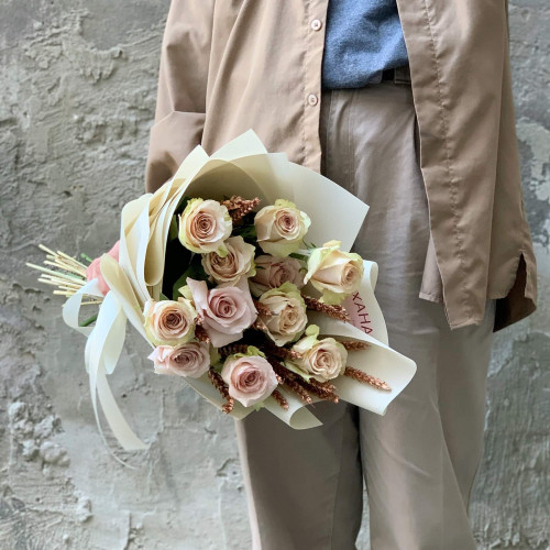 Rose «Quicksand» and spikelets