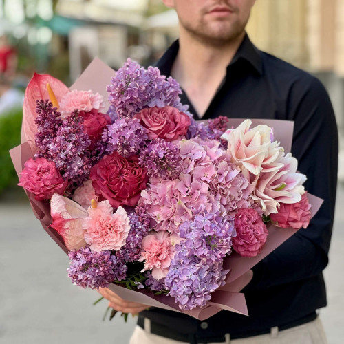 Пишний яскравий букет «Чорнична нуга»