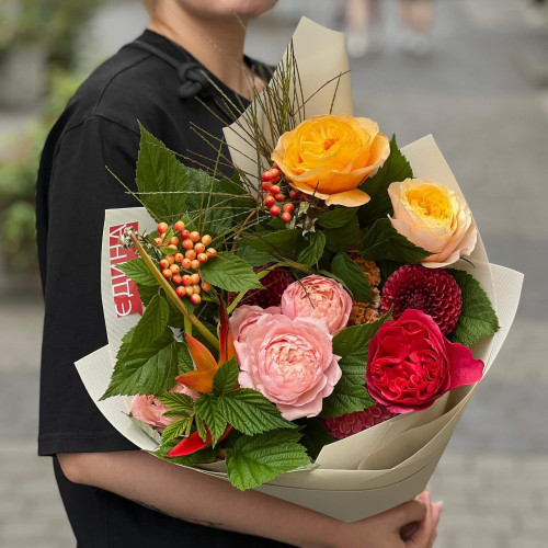Цікавий яскравий букет «Тропічна долина»