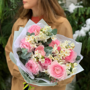 Букет «Весняний ранункулюс»