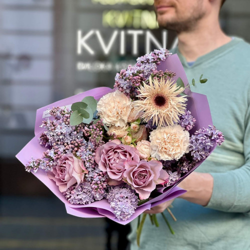 Бузковий букет з герберою «Лавандовий шовк»