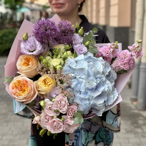 Акварельний пухкий букет «Травневий сон»