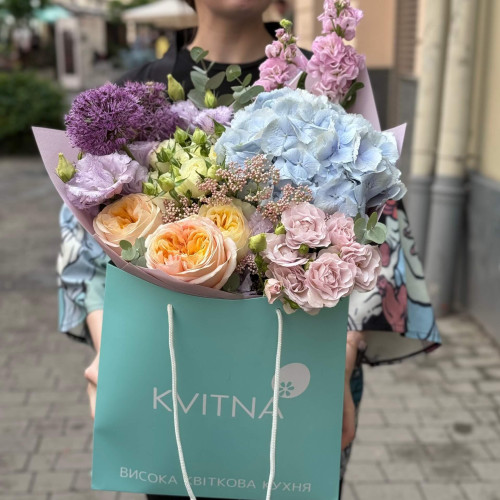 Акварельний пухкий букет «Травневий сон»