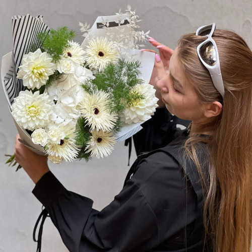 Цікавий білий букет «Молочний бриз»