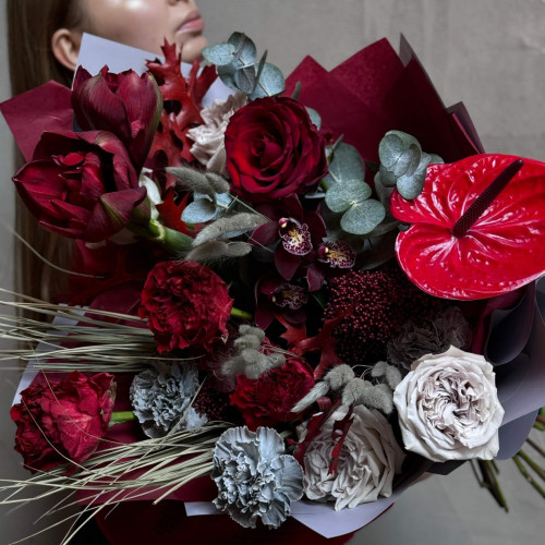 Контрастний загадковий букет «Рубінові чари»