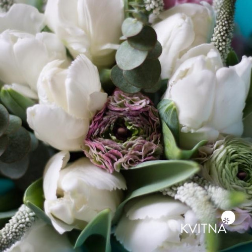 Весняний букет в ніжних тонах