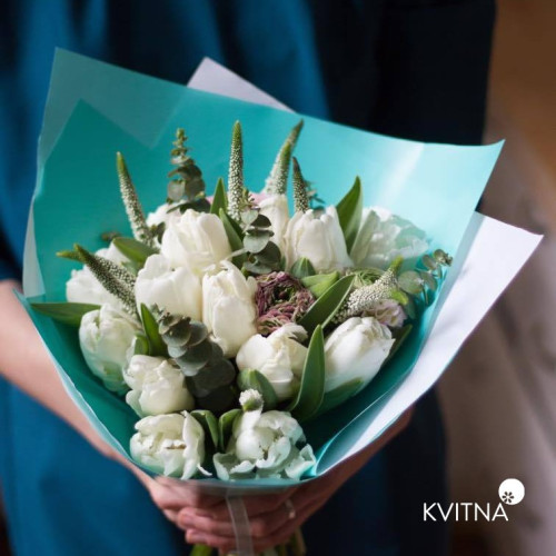 Весняний букет в ніжних тонах