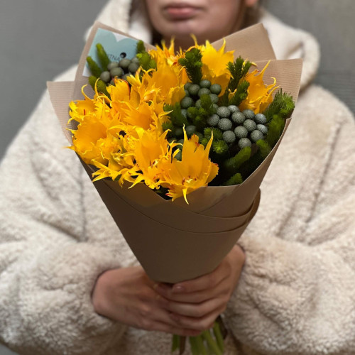 Яскравий букет з преміальними тюльпанами Leo «Строкаті промінчики»