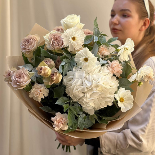 Пастельний вишуканий букет «Горіхове безе»