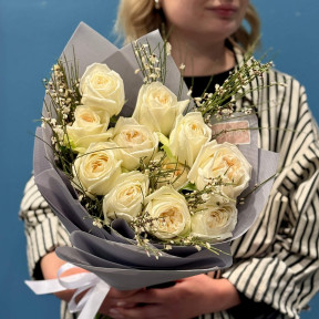 11 парфюмированных роз White O'Hara в букете «Весеннее дыхание»