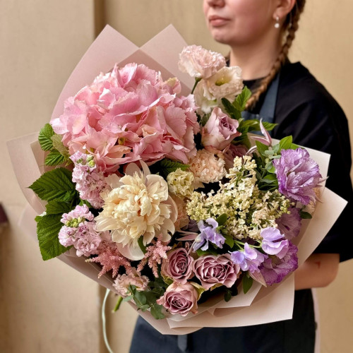 Розкішний букет з гортензією «Матусин вибір»