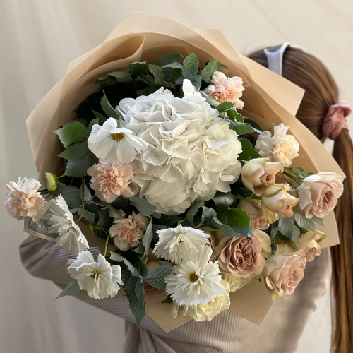 Пастельний вишуканий букет «Горіхове безе»