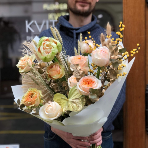 Повітряний букет у теплих відтінках «Сонячне місто»