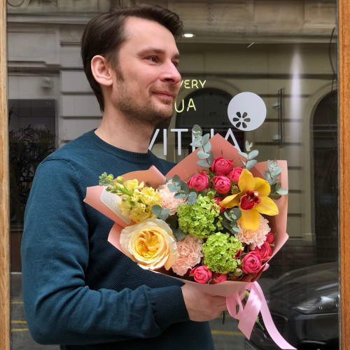 Кольоровий милий букет «Несподіваний комплімент»