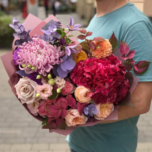 Барвистий пухкий букет «Серпневе танго»