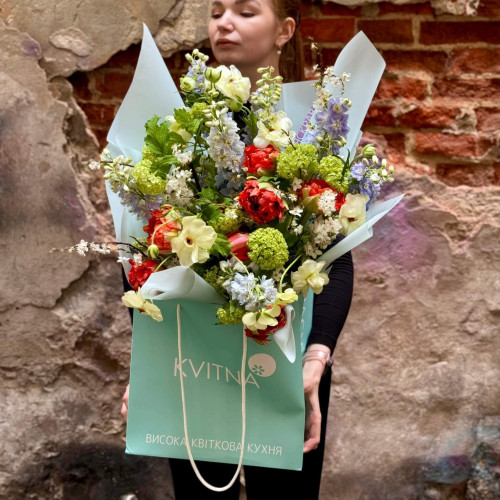 Неймовірний букет з французькими тюльпанами та дельфініумом «Весна в Провансі»