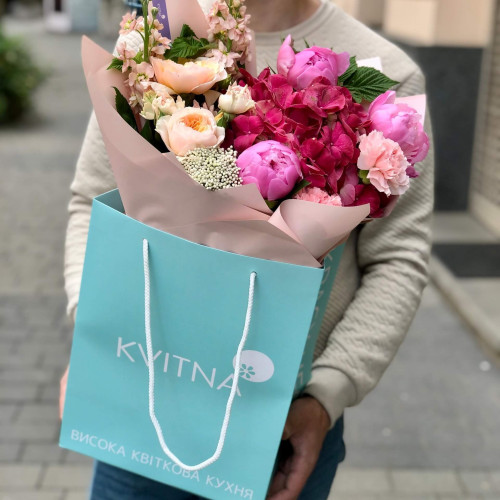 Соковитий літній букет «Малинова нотка»