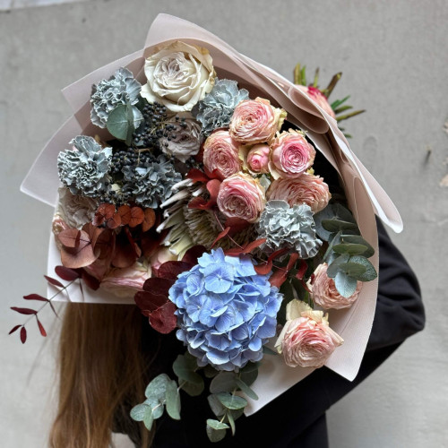 Цікавий букет з протеєю «Морозна розкіш»