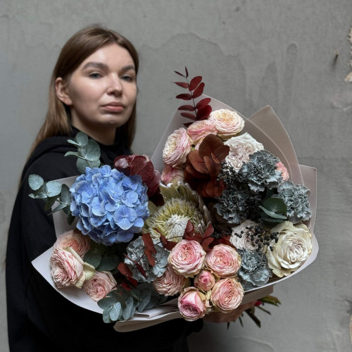 Цікавий букет з протеєю «Морозна розкіш»