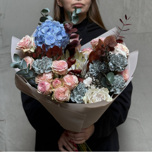 Цікавий букет з протеєю «Морозна розкіш»