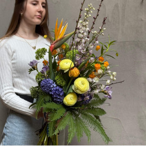 Весняний барвистий екзотичний букет «Нестримна енергія»