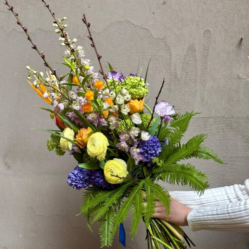 Весняний барвистий екзотичний букет «Нестримна енергія»