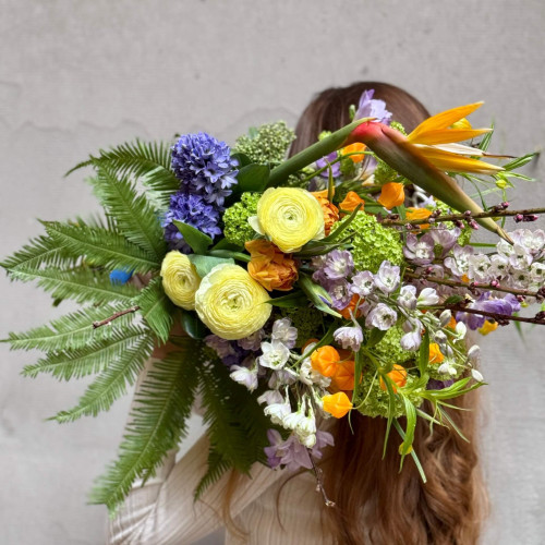 Весняний барвистий екзотичний букет «Нестримна енергія»