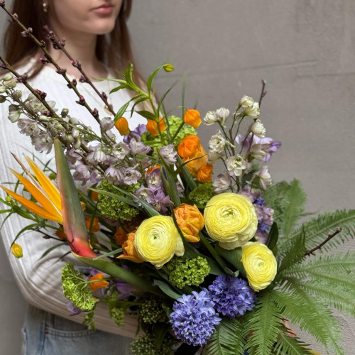 Весняний барвистий екзотичний букет «Нестримна енергія»