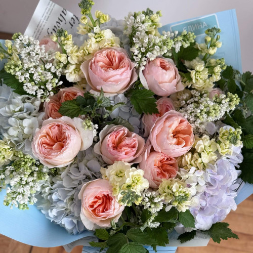 Акварельний ніжний букет «Персиковий пиріг»