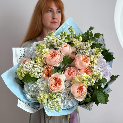 Акварельний ніжний букет «Персиковий пиріг»