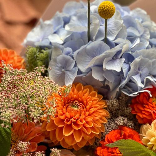 Контрастный оранжевый букет «Летние думы»