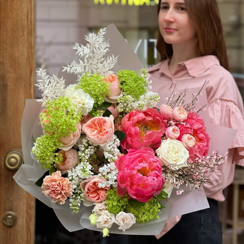 Ніжний букет з витонченими квітами «Ніжна пісня»