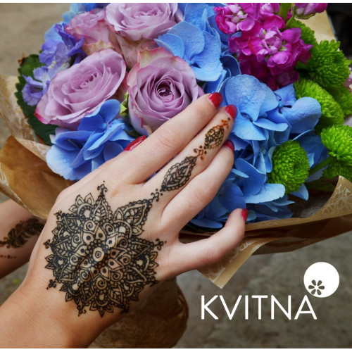 Букет «Кольори» із голубою скабіозою