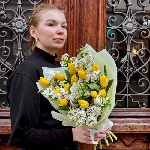 13 тюльпанів у букеті «Ароматне сонечко»