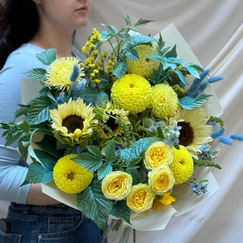 Букет у патріотичних кольорах «Вільне небо»