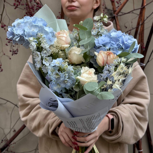 Нежный изысканный букет с гортензиями «Морозная мечта»