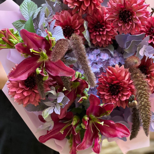 Розкішний оксамитовий букет «Королева ночі»