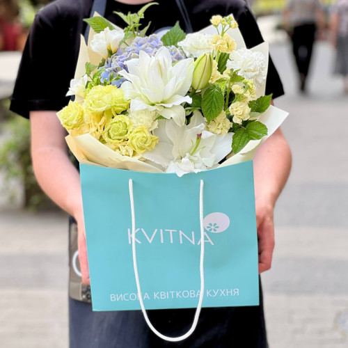 Ароматний букет з лілією «Теплий спогад»