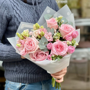 Pink bouquet with roses and eustomas «Sweet melody»