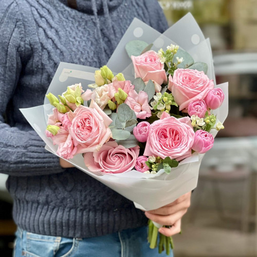 Pink bouquet with roses and eustomas «Sweet melody»