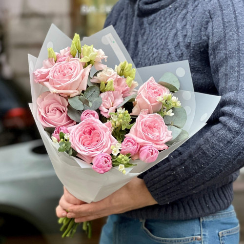 Pink bouquet with roses and eustomas «Sweet melody»