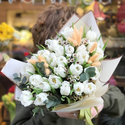 Букет з тюльпанів і хамелаціума «Весняні промені»