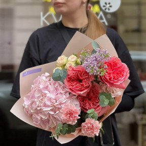 Pink bouquet of peony roses and exquisite hydrangea «Ruddy praline»