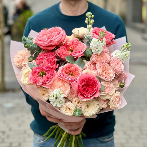 Розкішний букет з піоновидними трояндами «Аромат мандарина»