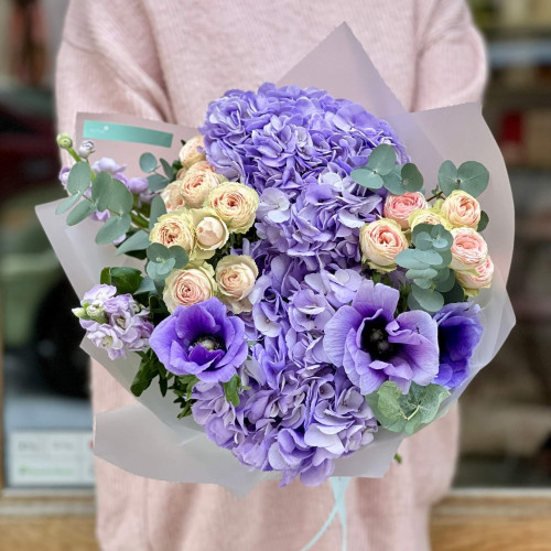 Delicate lilac bouquet with hydrangeas and anemones «The mystical purple»